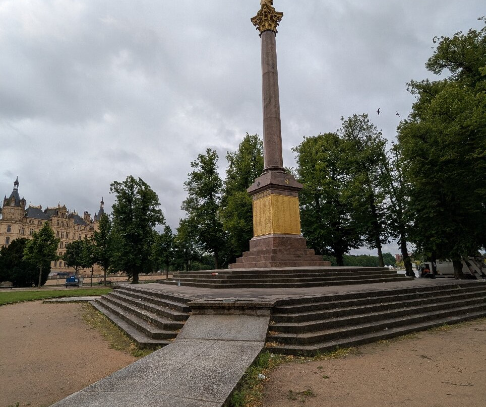 Siegessäule-什未林必去景点