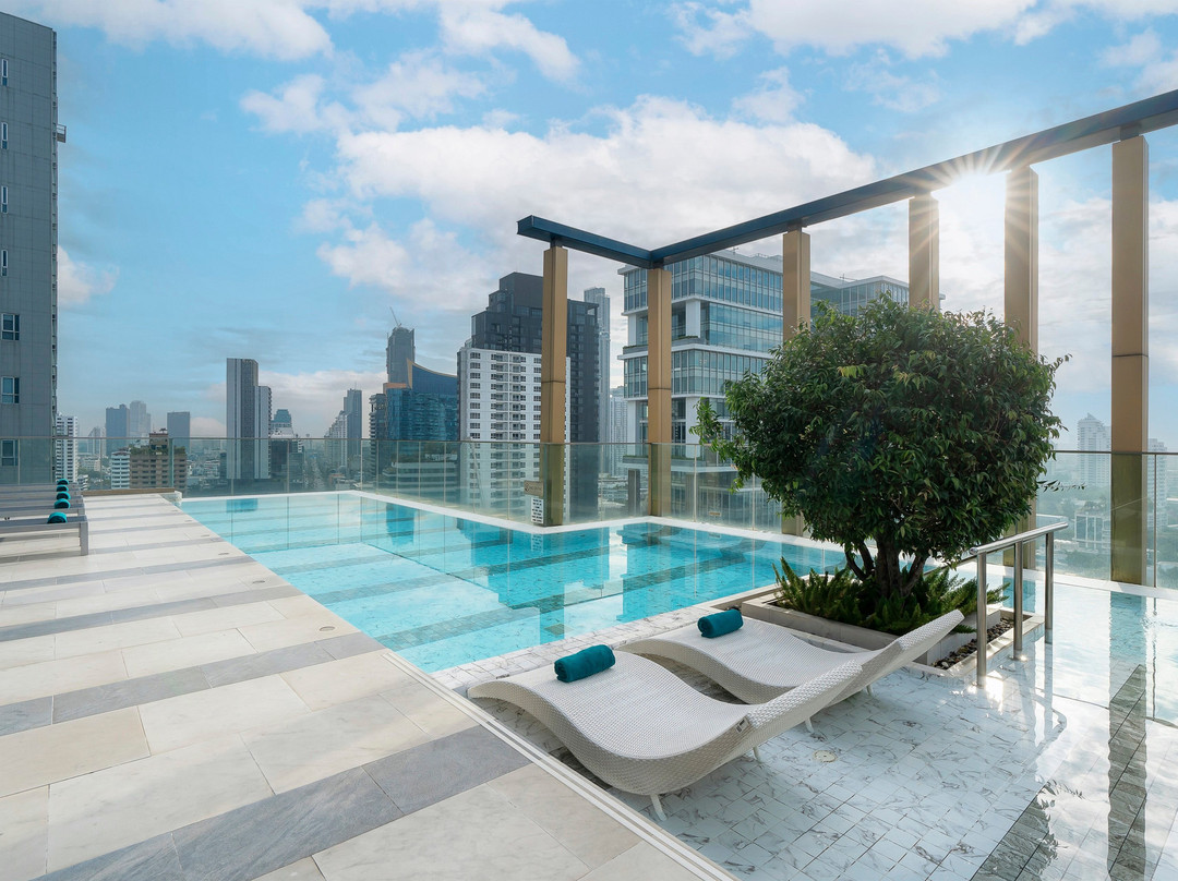 曼谷通罗宿之桥套房酒店主图