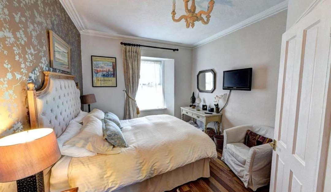 Ascot House Hotel主图
