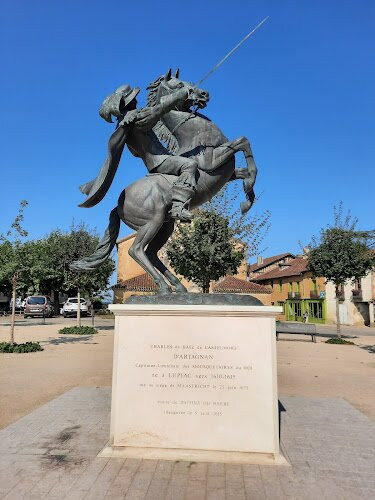 Statue Équestre Artagnan-Lupiac必去景点