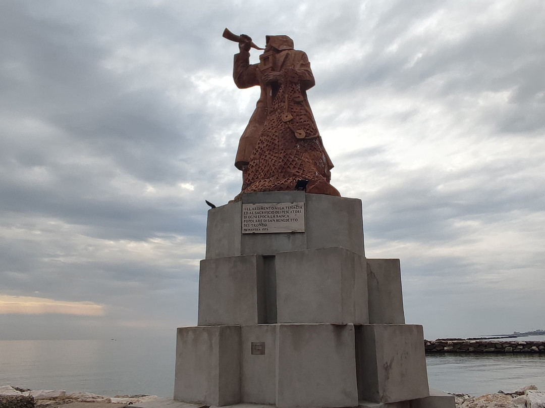 Monumento al Pescatore-圣贝内代托-德尔特龙托必去景点