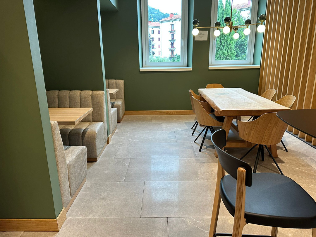 蒙德拉贡酒店主图