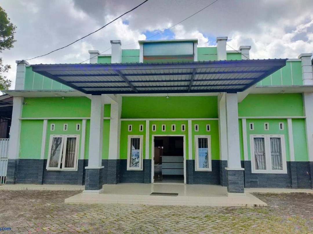 OYO 93918 Wisma Tulip Near Masjid Besar Desa Tanabangka
