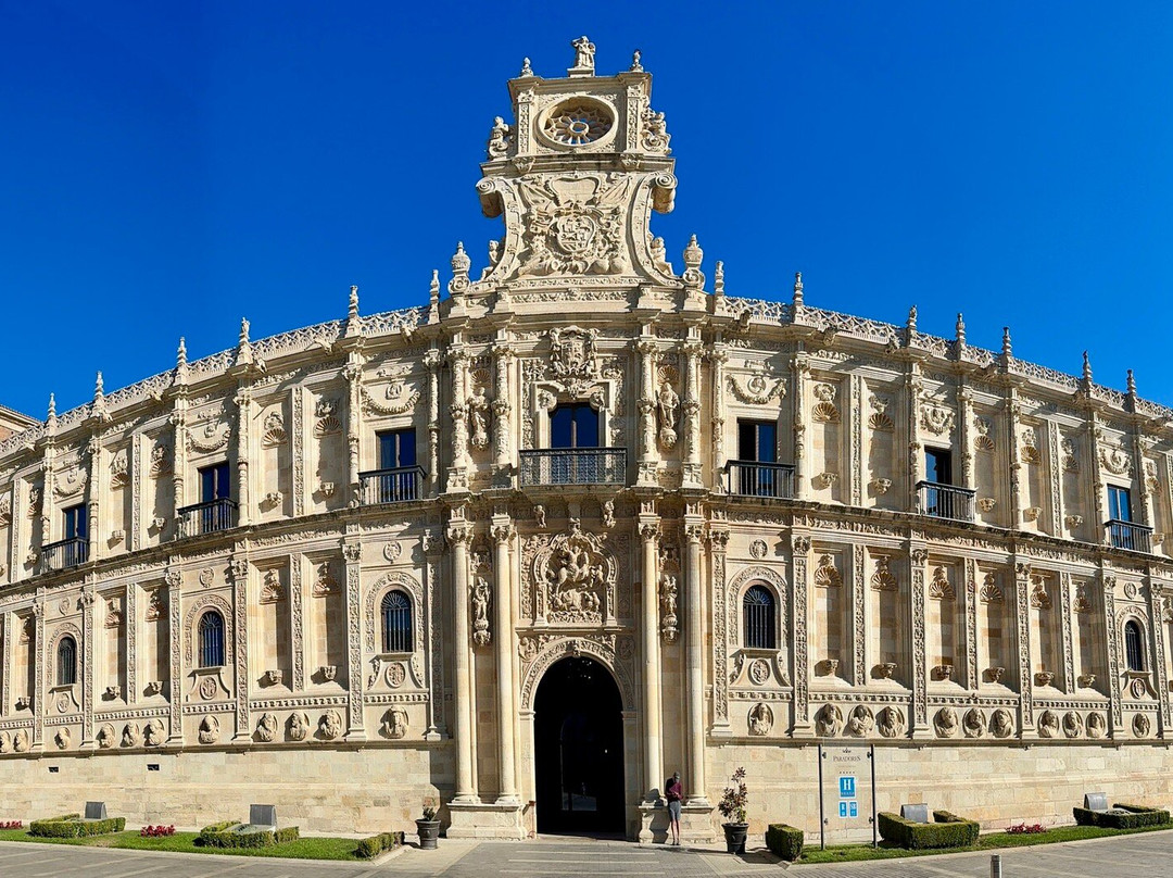 Parador de León主图