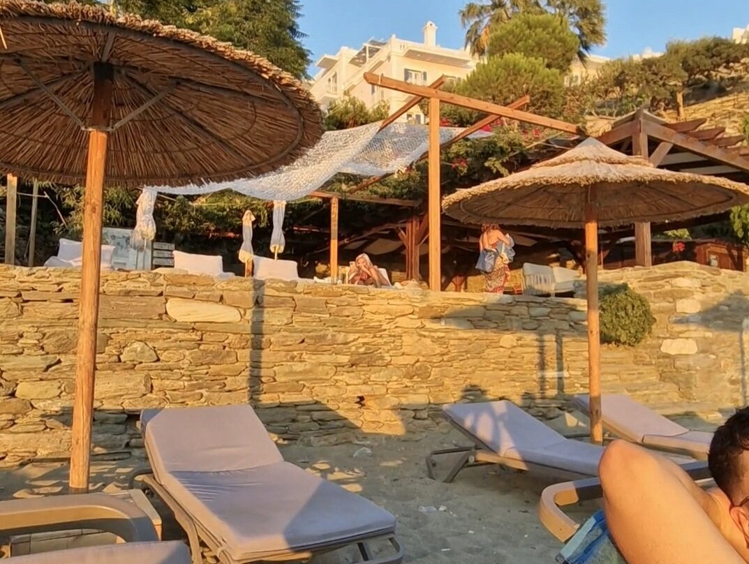 Aneroussa Beach Bar-Agios Petros必去景点