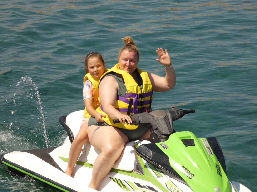 Lottie Watersports-雷斯蒙必去景点