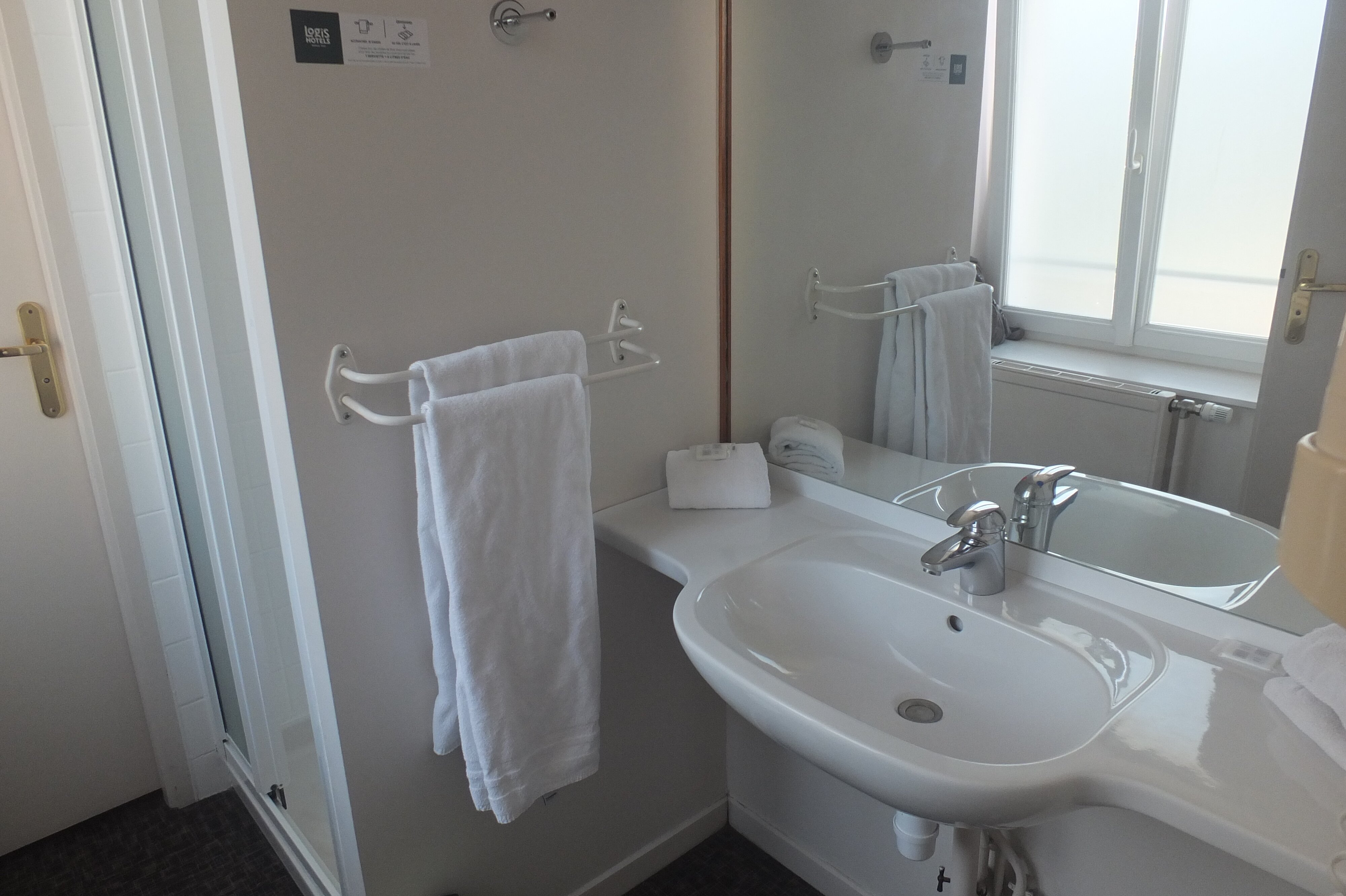 Hôtel la Vraine-浴室