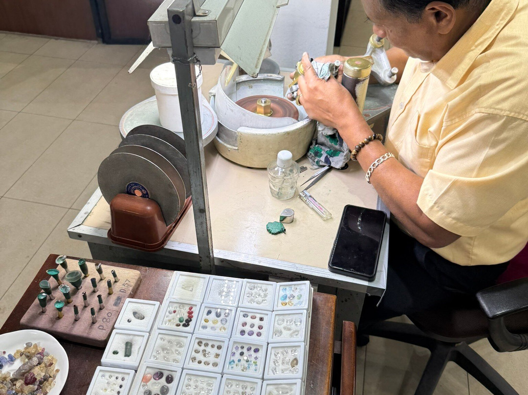 Gamini Gem & Jewellery-Halloluwa必去景点