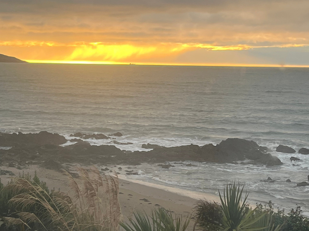 水畔小屋酒店主图