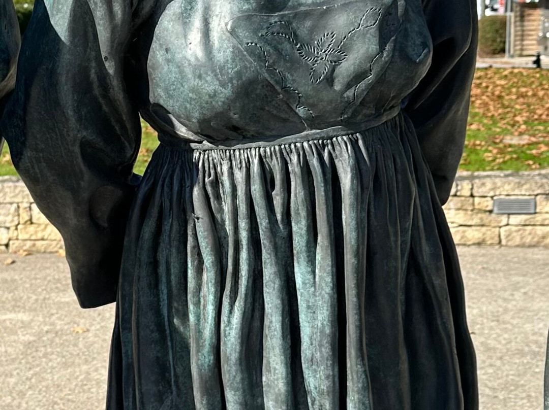 Statues des sœurs GOADEC-Carhaix-Plouguer必去景点