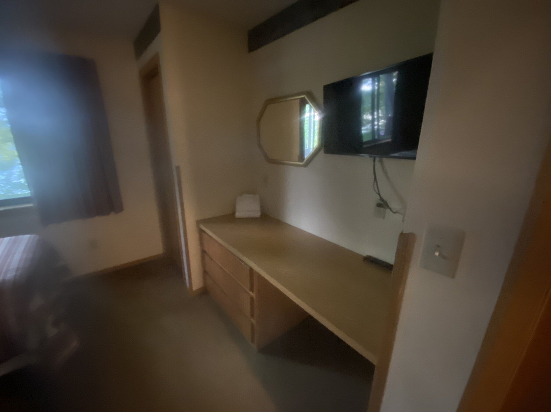 The Pointe Hotel & Suites主图