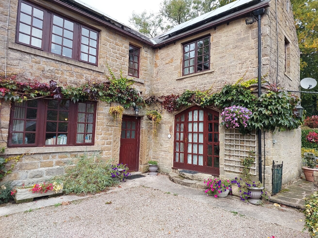 Underleigh House-官方