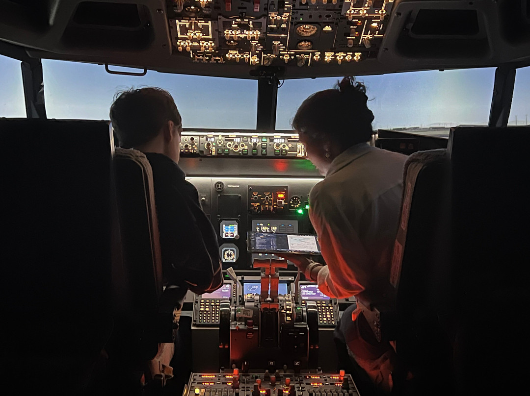 Simair737 Flight Simulators-切尔滕纳姆必去景点