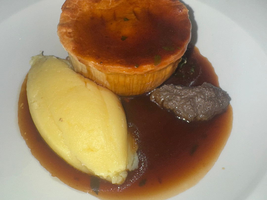 The Moat House主图