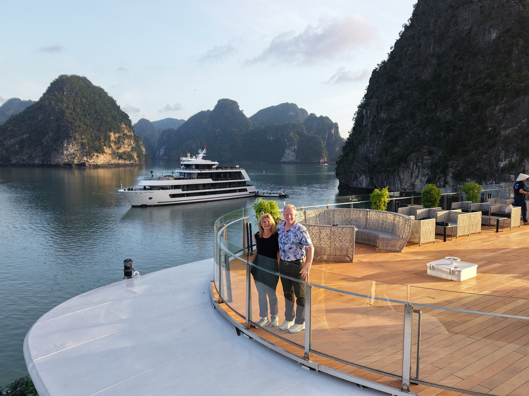 Elite of the Seas-下龙湾必去景点