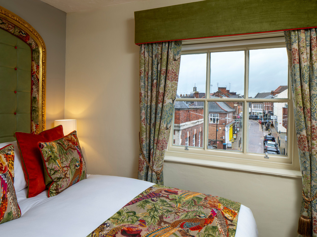 Warwick Arms Hotel主图