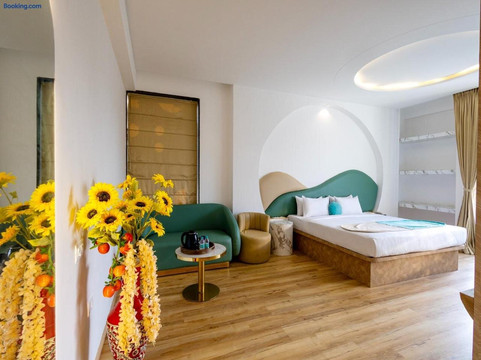 Palette The Moon Hotel Goa