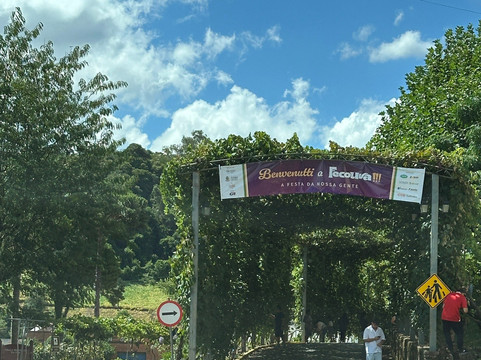 Praca Regional da Uva-Otavio Rocha必去景点