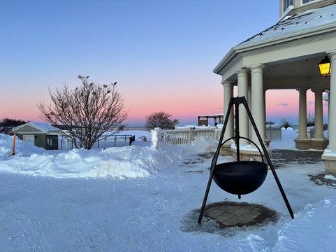 卵石海滩酒店主图
