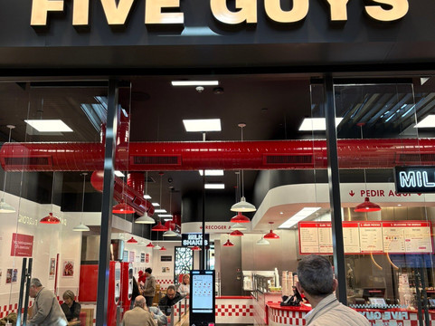 Five Guys Burgers and Fries Sevilla Fashion Outlet