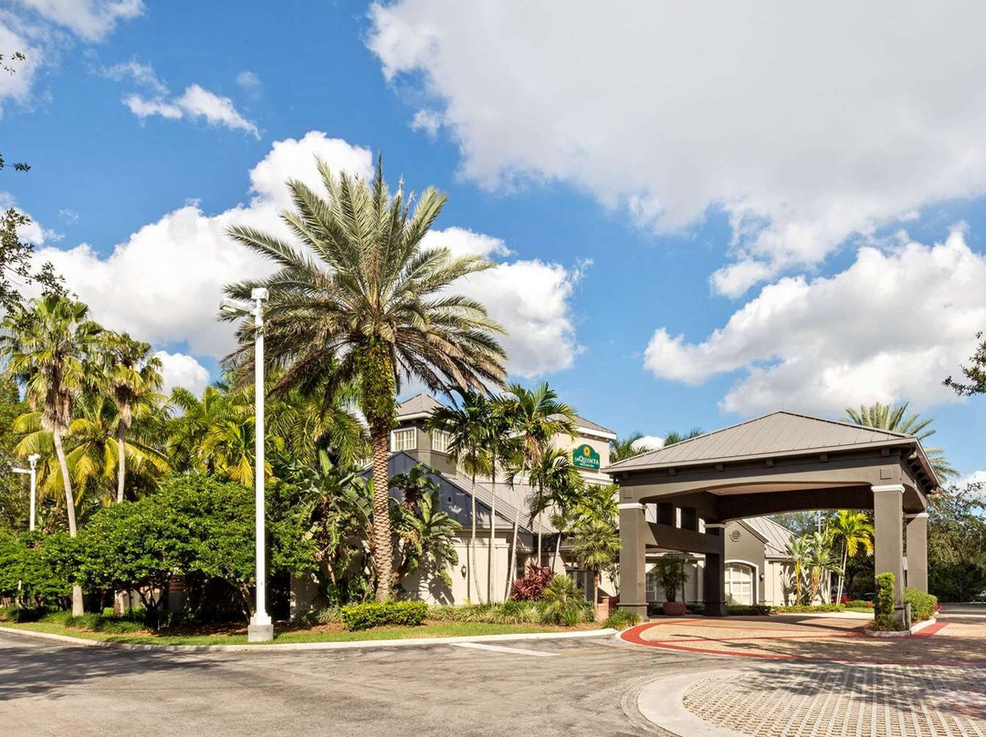 劳德代尔堡普兰特拉昆塔温德姆套房酒店主图