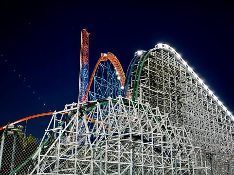 六旗魔术山-圣克拉丽塔必去景点