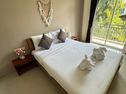 普吉岛斯努兹酒店-免费接送至邦荣码头主图