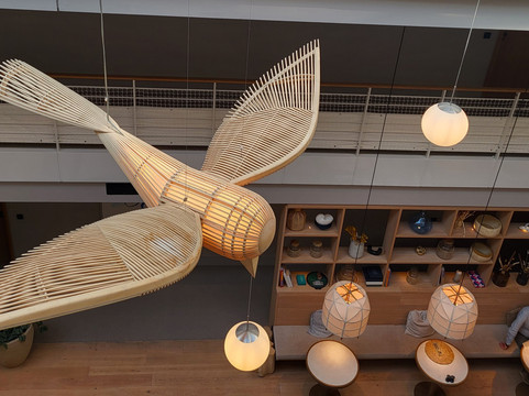 尼尔斯湖畔 - 限成人主图