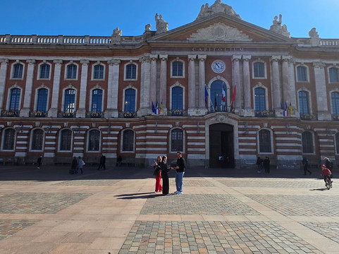 图卢兹市政厅广场-图卢兹必去景点