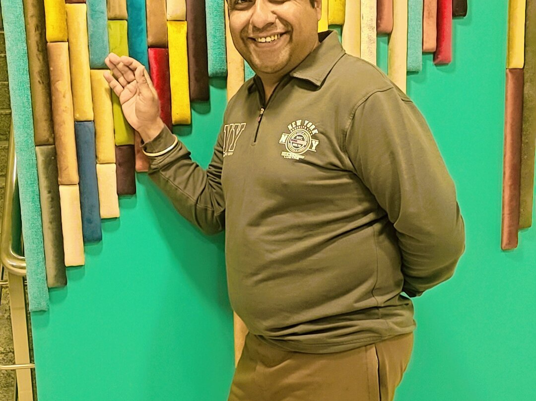 皇冠帝国酒店主图