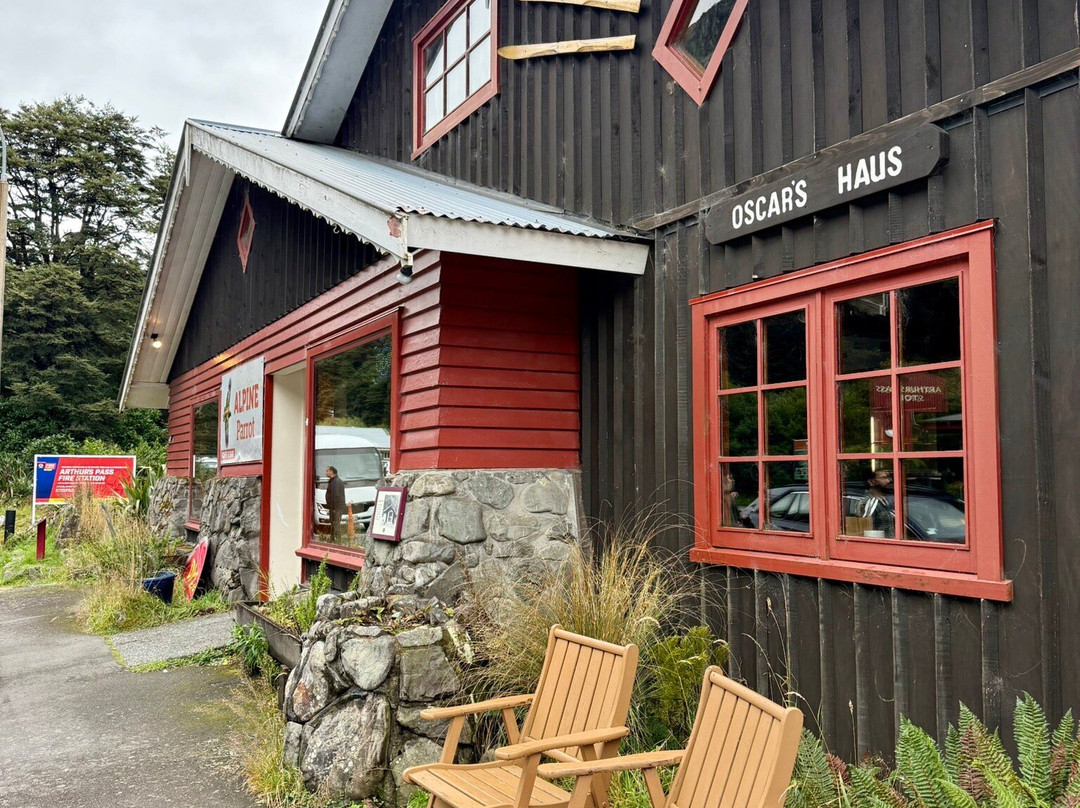 Alpine Parrot Cafe & Bar