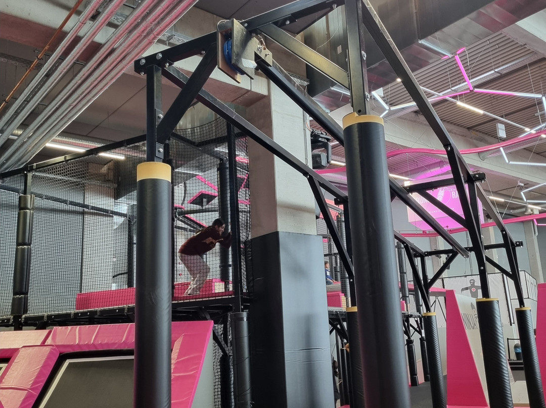 SPRUNG.RAUM Trampolinpark-特罗斯多夫必去景点