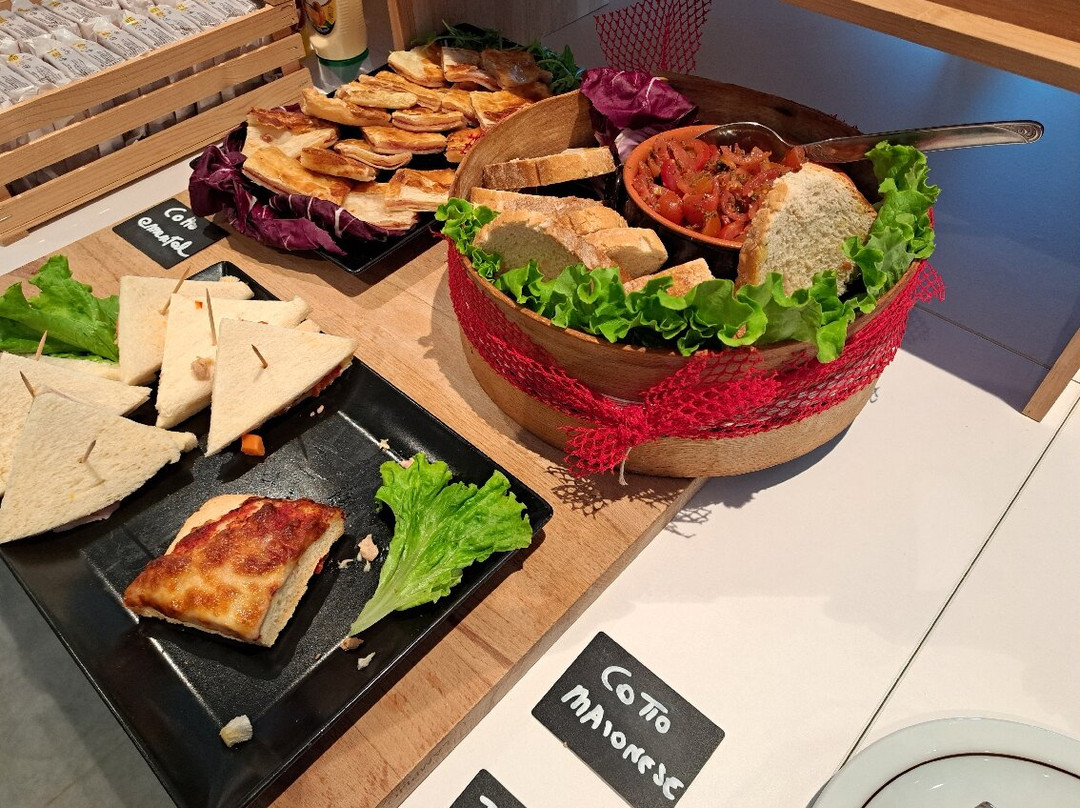 玛丽亚塞雷纳酒店主图