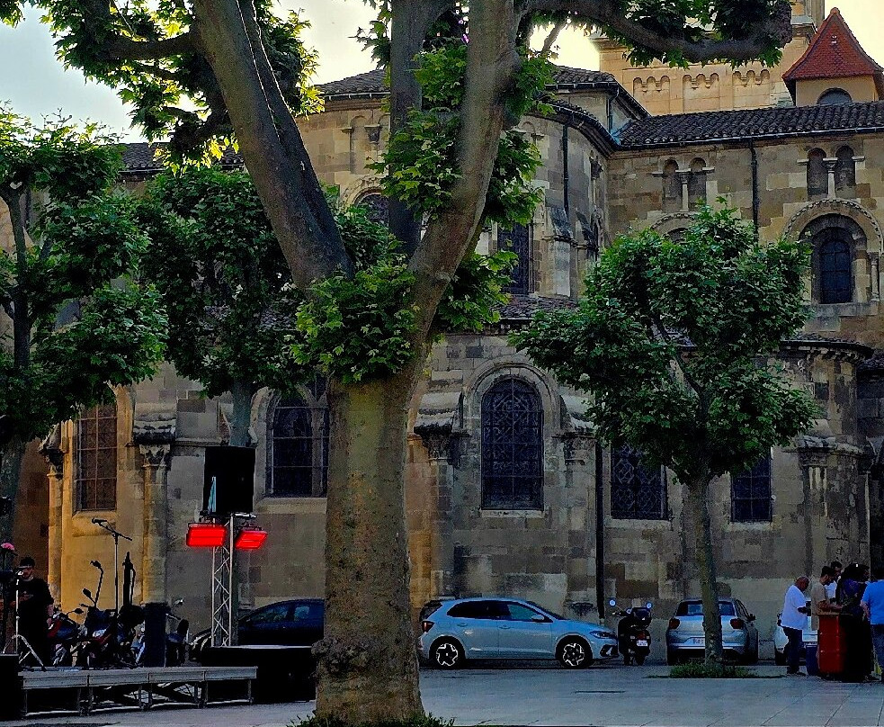 Place des Clercs-瓦朗斯必去景点