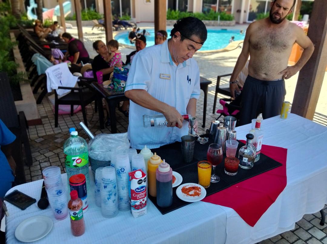 马萨特兰海滩全包式酒店主图
