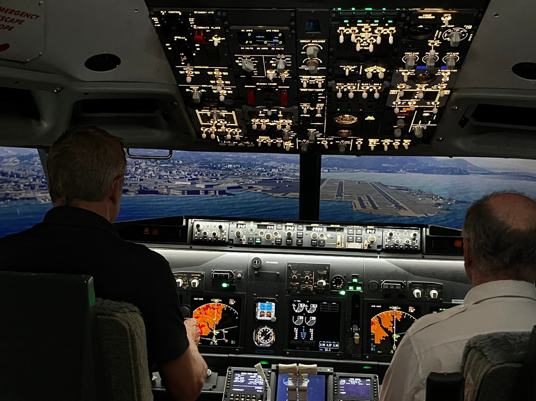 Simair737 Flight Simulators-切尔滕纳姆必去景点