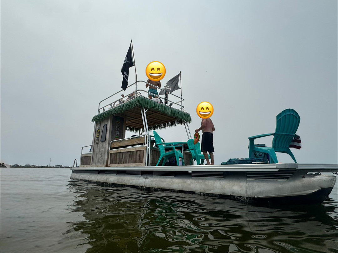 Charlie’s Boat Rentals-Waves必去景点