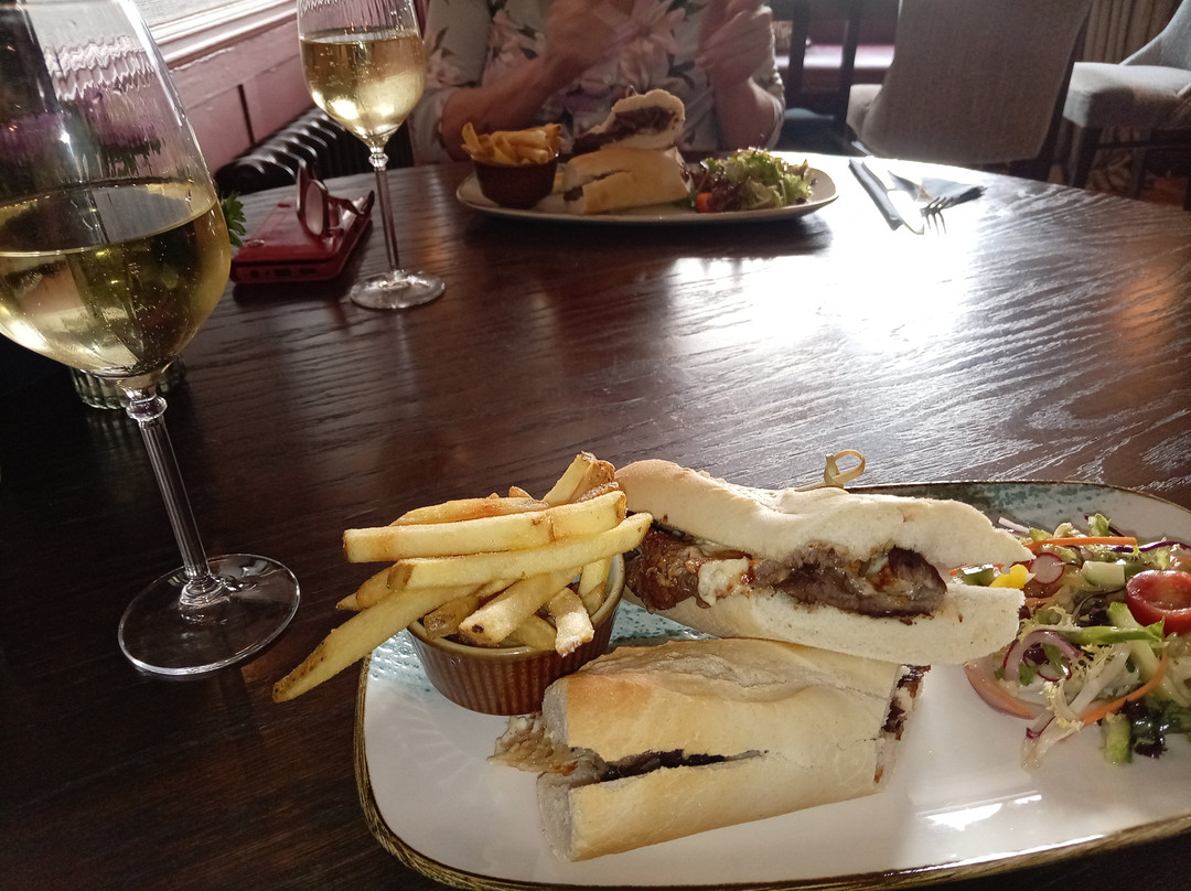 Swan & Royal Gastro Pub & Hotel