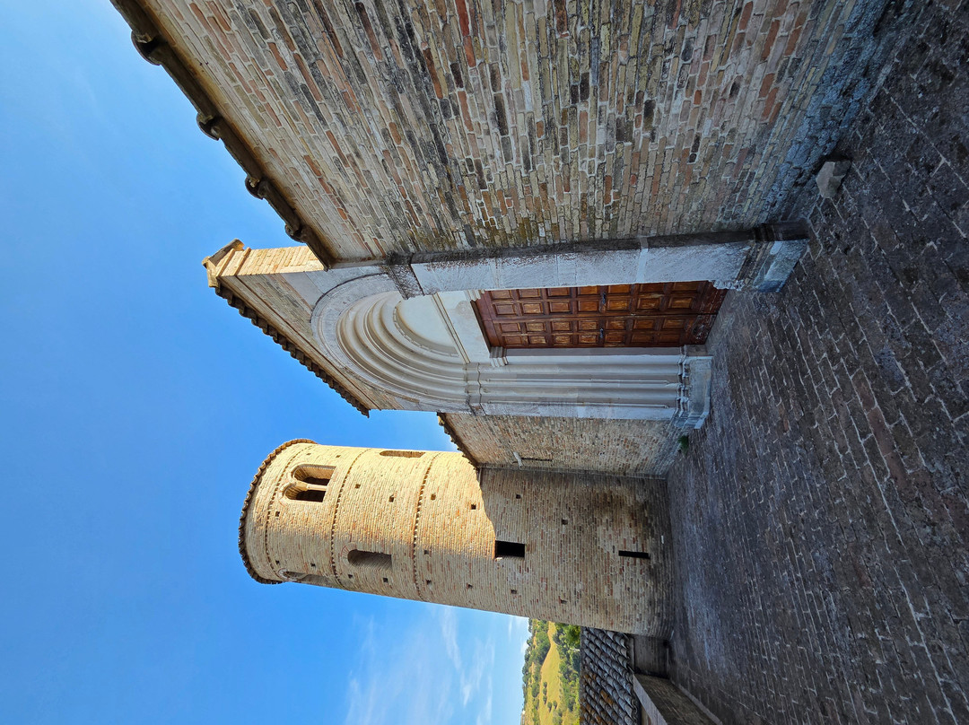 Chiesa di San Claudio al Chienti-科里多尼亚必去景点