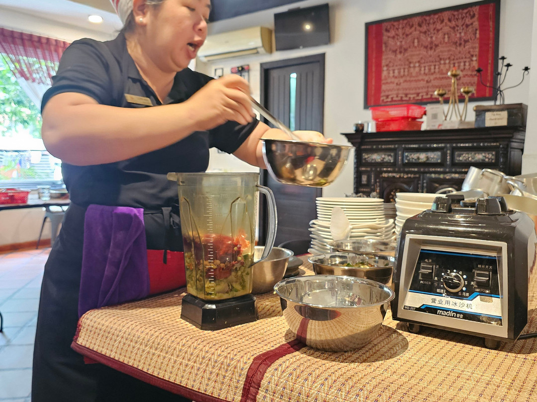 拉罗斯套房酒店主图