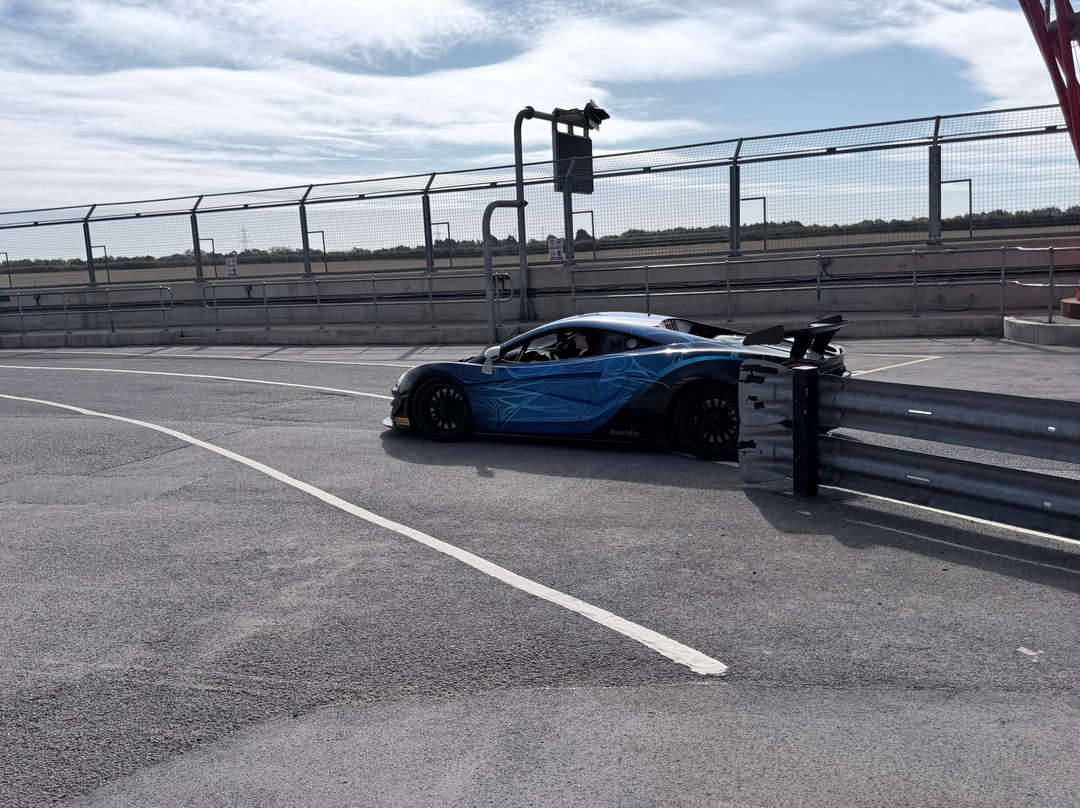 Car Chase Heroes - Three Sisters Circuit