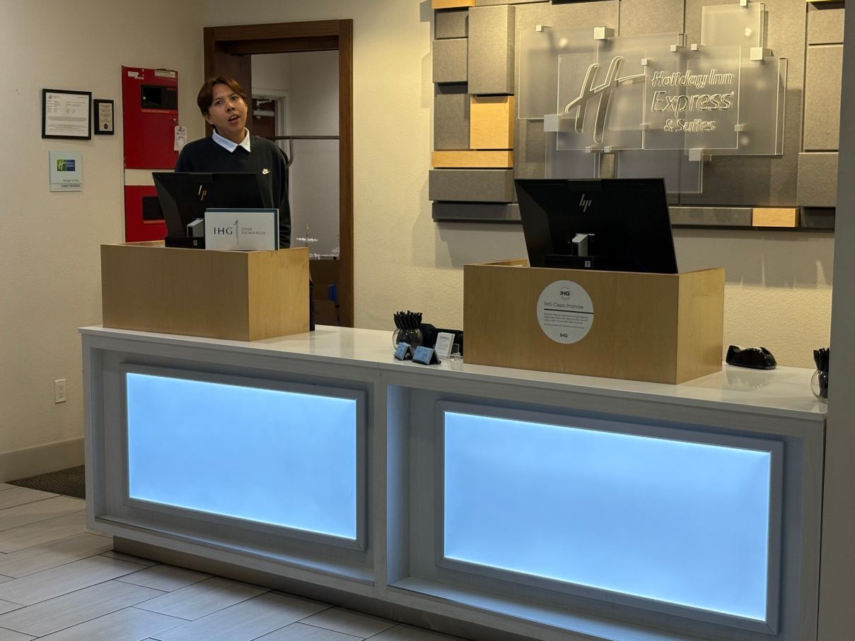 Holiday Inn & Suites 阿尔伯克基机场，大学区-旅行者