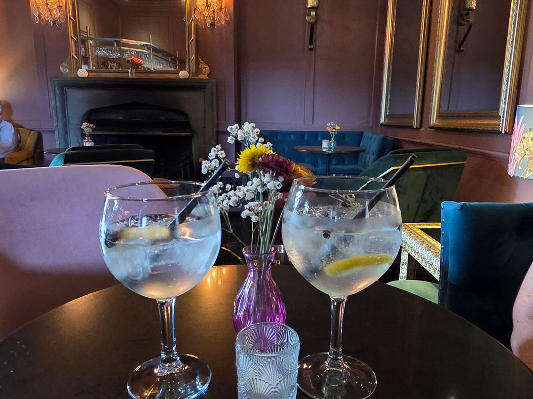 皮特斯通法院酒店主图