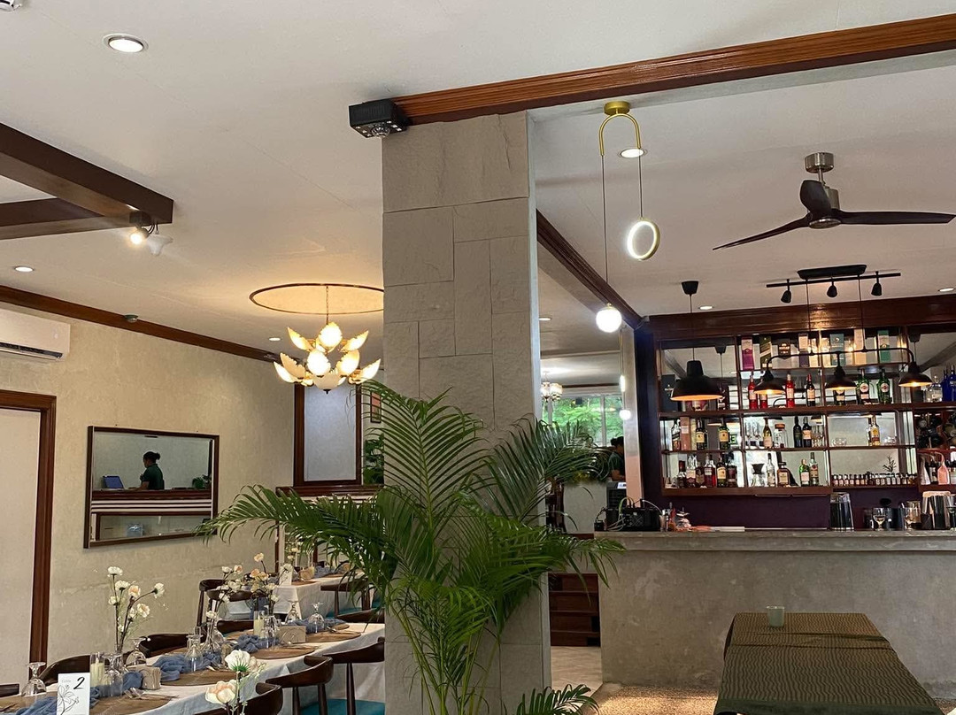 Laprivon Cafe and Restaurant