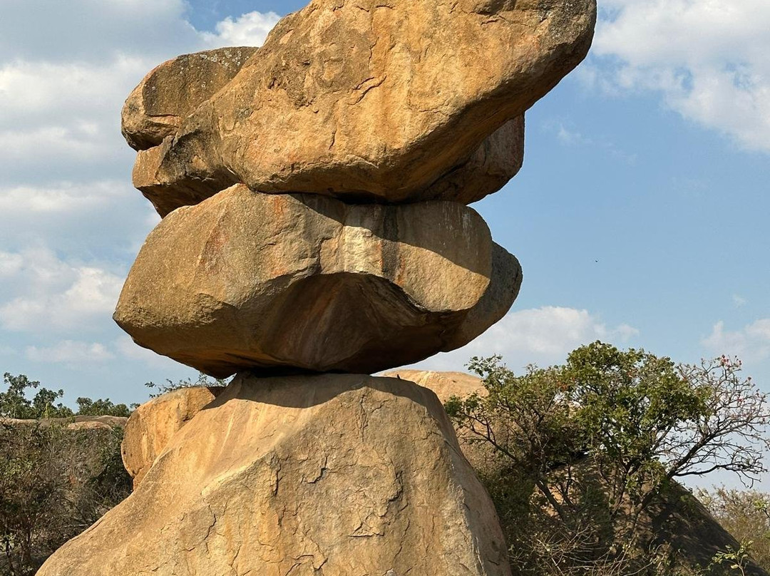 Balancing Rocks-哈拉雷必去景点