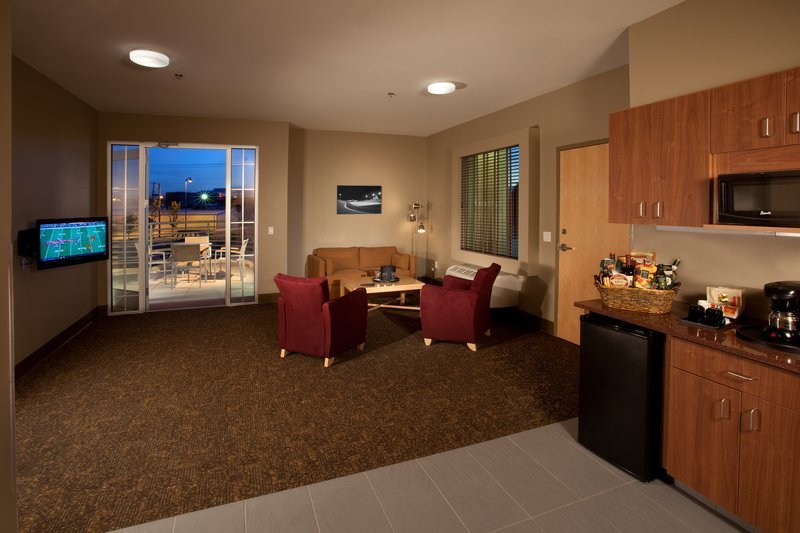 Spark By Hilton Artesia-官方