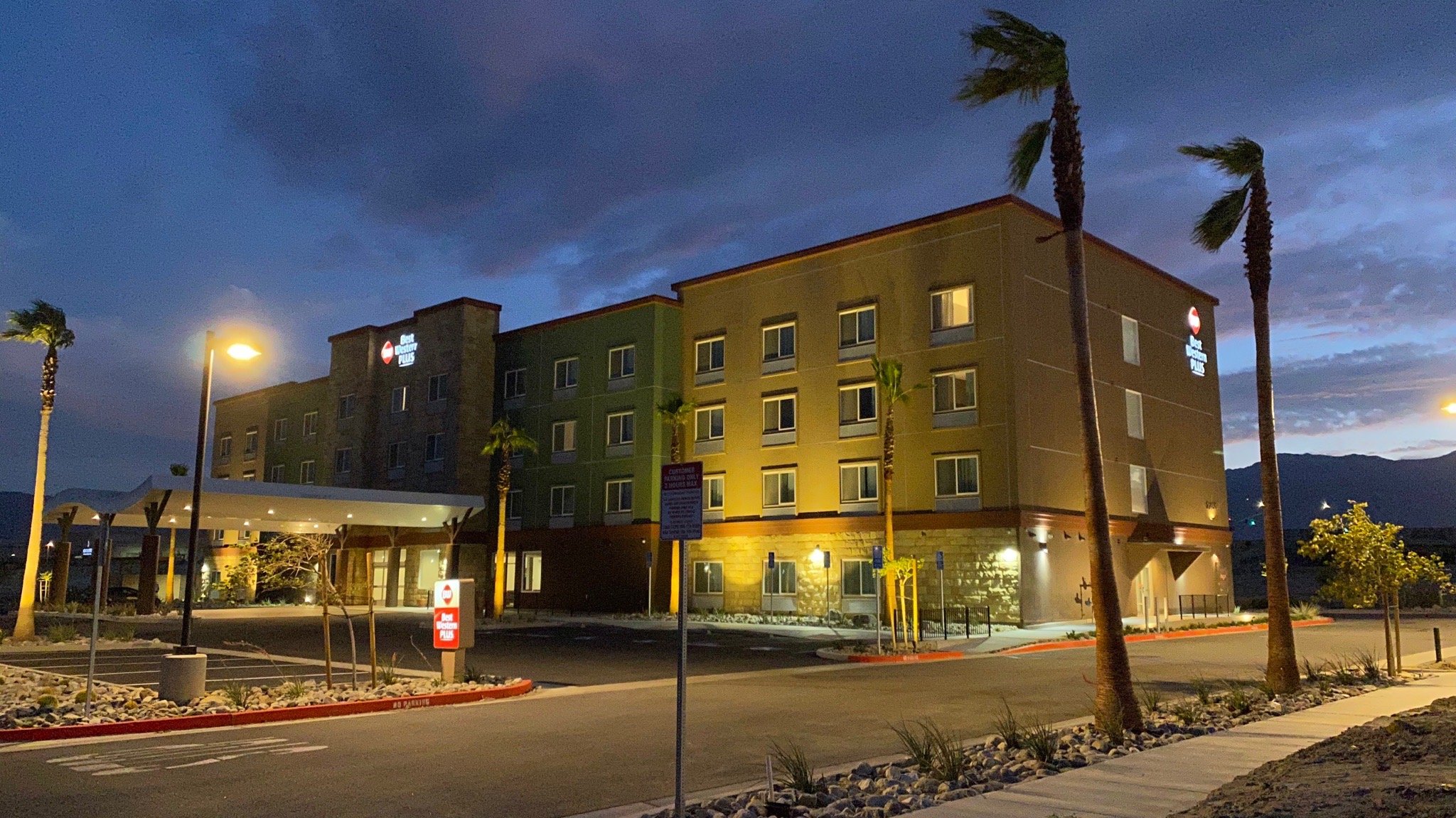 Best Western Plus Desert View Inn & Suites-官方