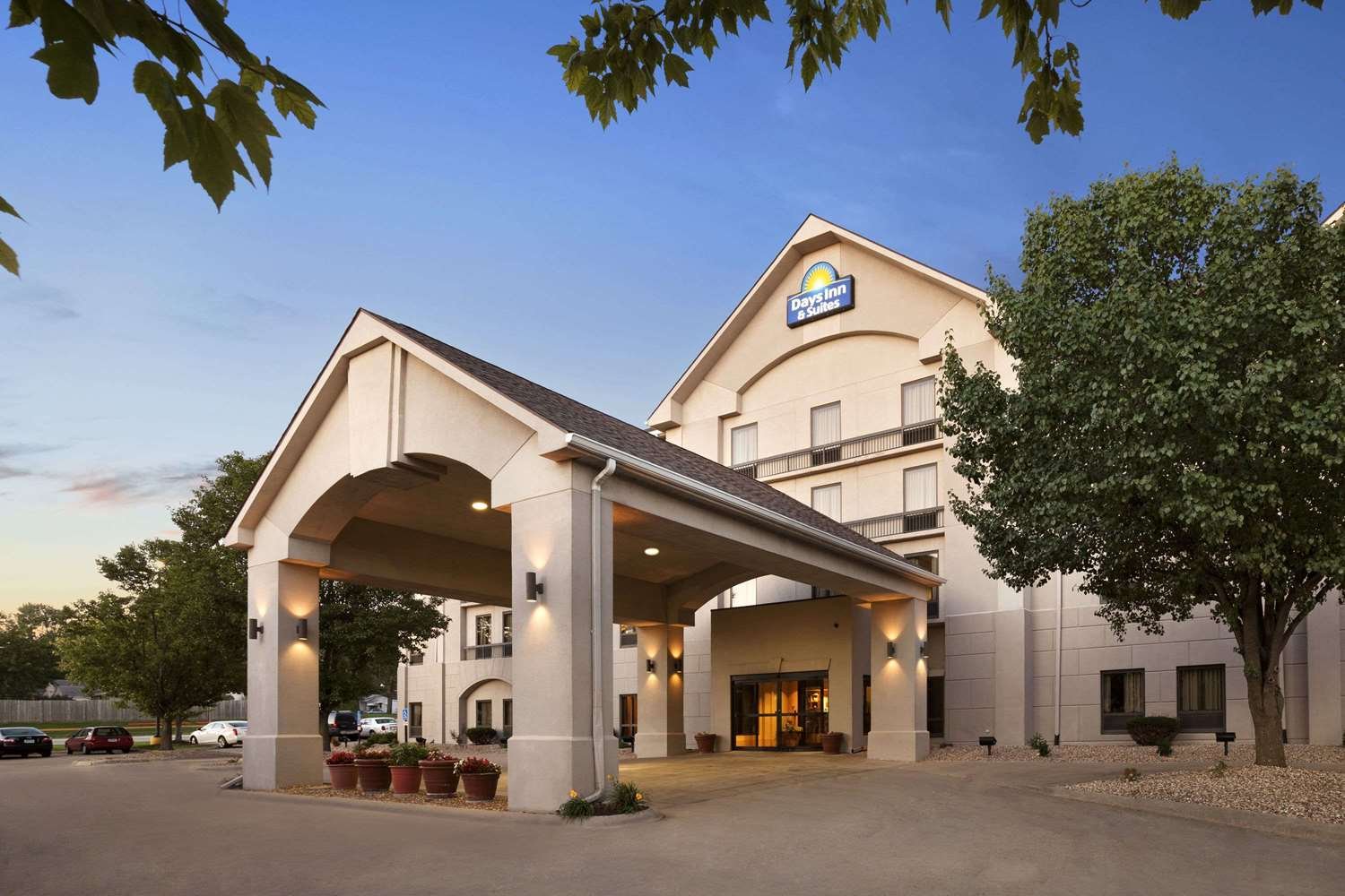Days Inn & Suites by Wyndham Cedar Rapids-官方