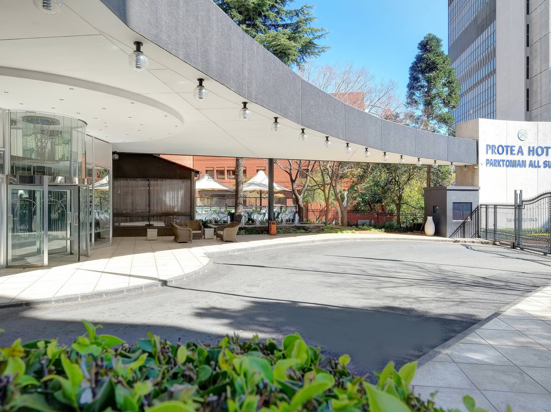 帕克通尼安普罗提全套房酒店主图