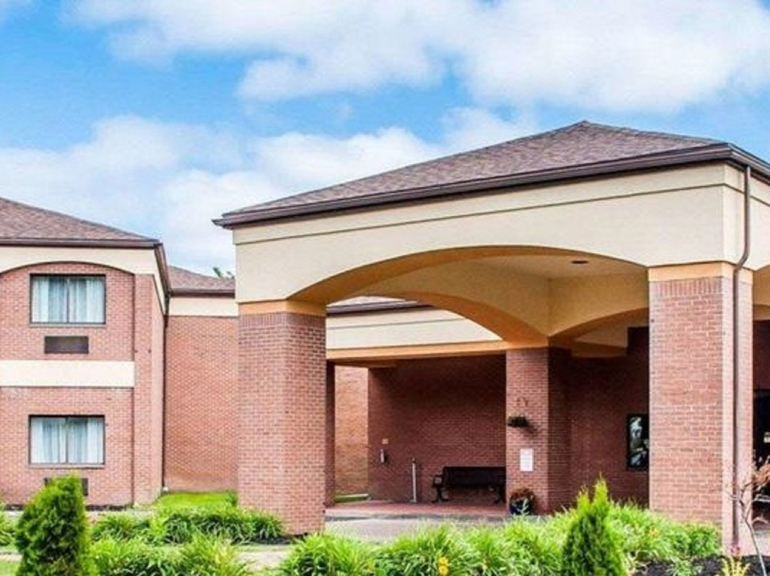 布法罗机场康福特套房酒店